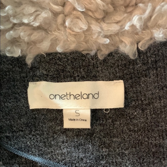 Elegant Black and Gray Teddy Jacket with Plush Collar - Picture 2 of 2